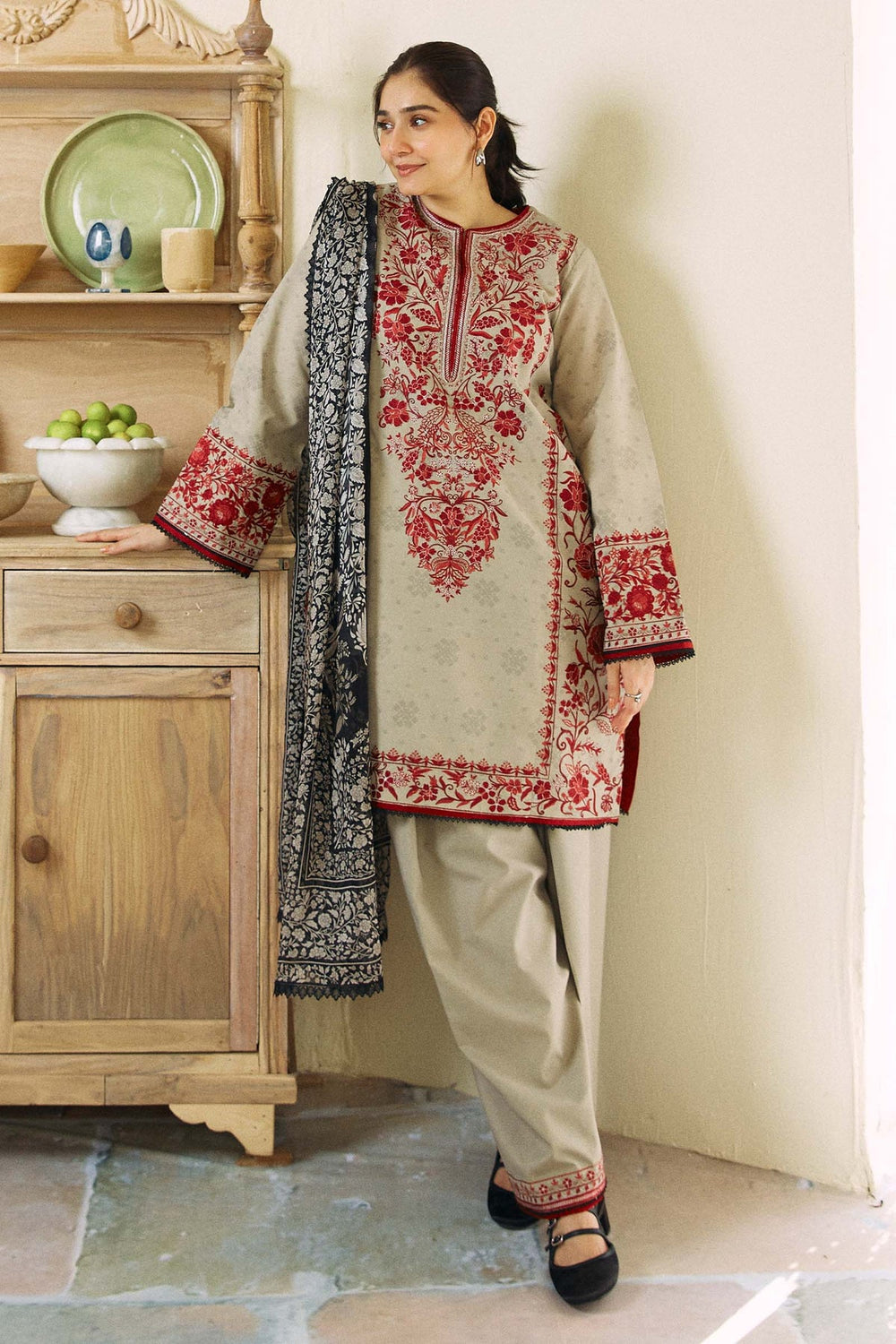 ZS 57L-3 Piece Unstitched Heavy Embroidered Lawn Suit ( Fine Printed Poly Lawn Dupatta