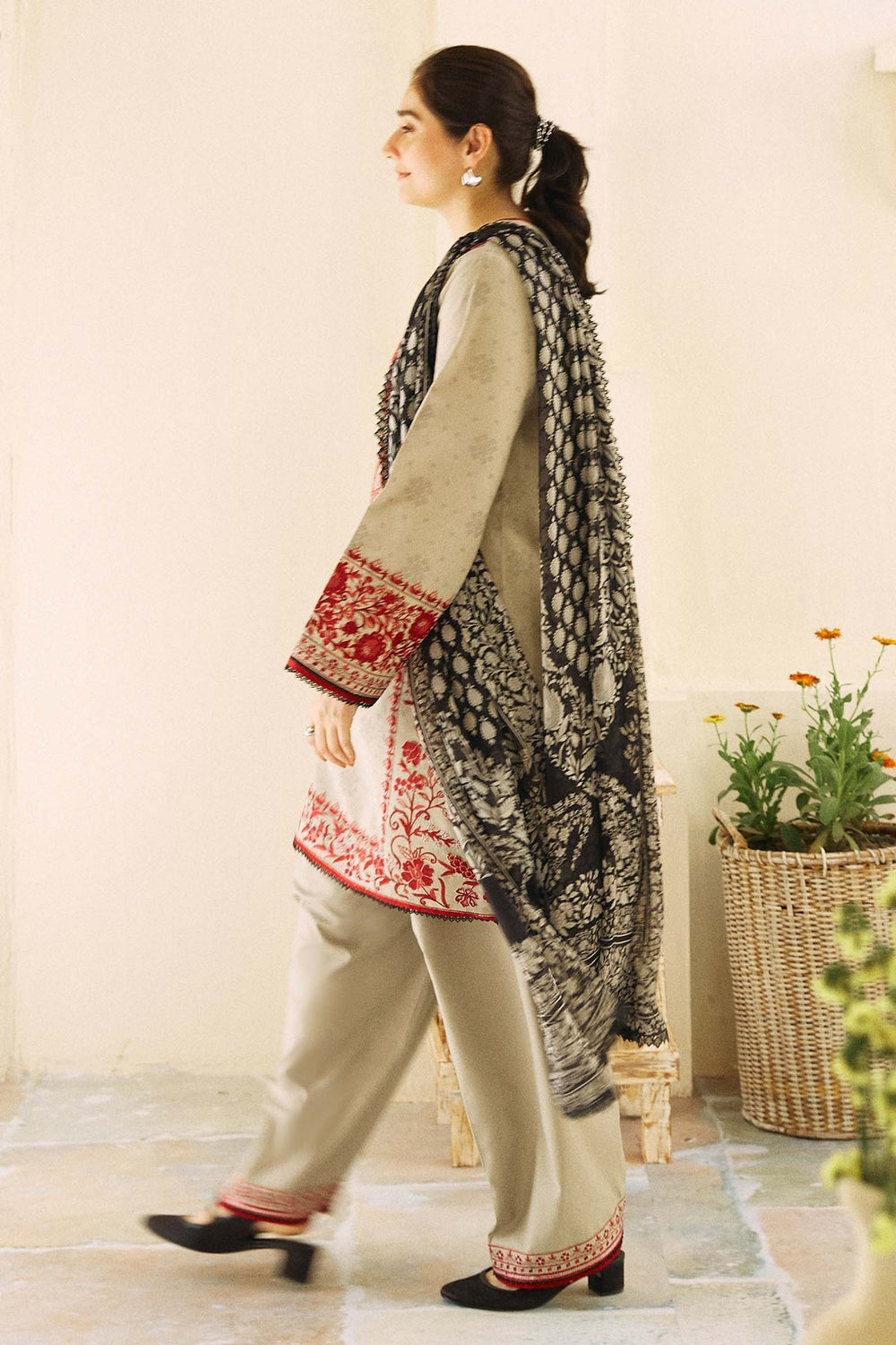 ZS 57L-3 Piece Unstitched Heavy Embroidered Lawn Suit ( Fine Printed Poly Lawn Dupatta