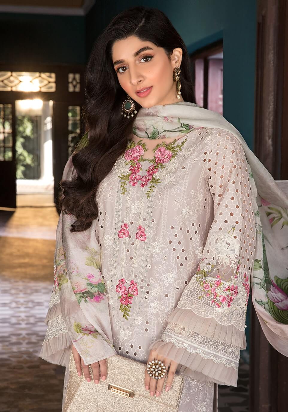 EL 12-3 Piece Heavy Embroidered Chicken Kari Lawn Suit ( Printed Silk Dupatta )