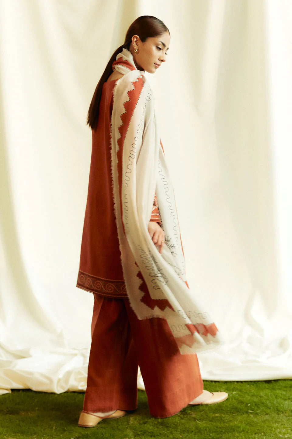 ZS 100-3 Piece - Unstitched Embroidered Lawn Fabric
