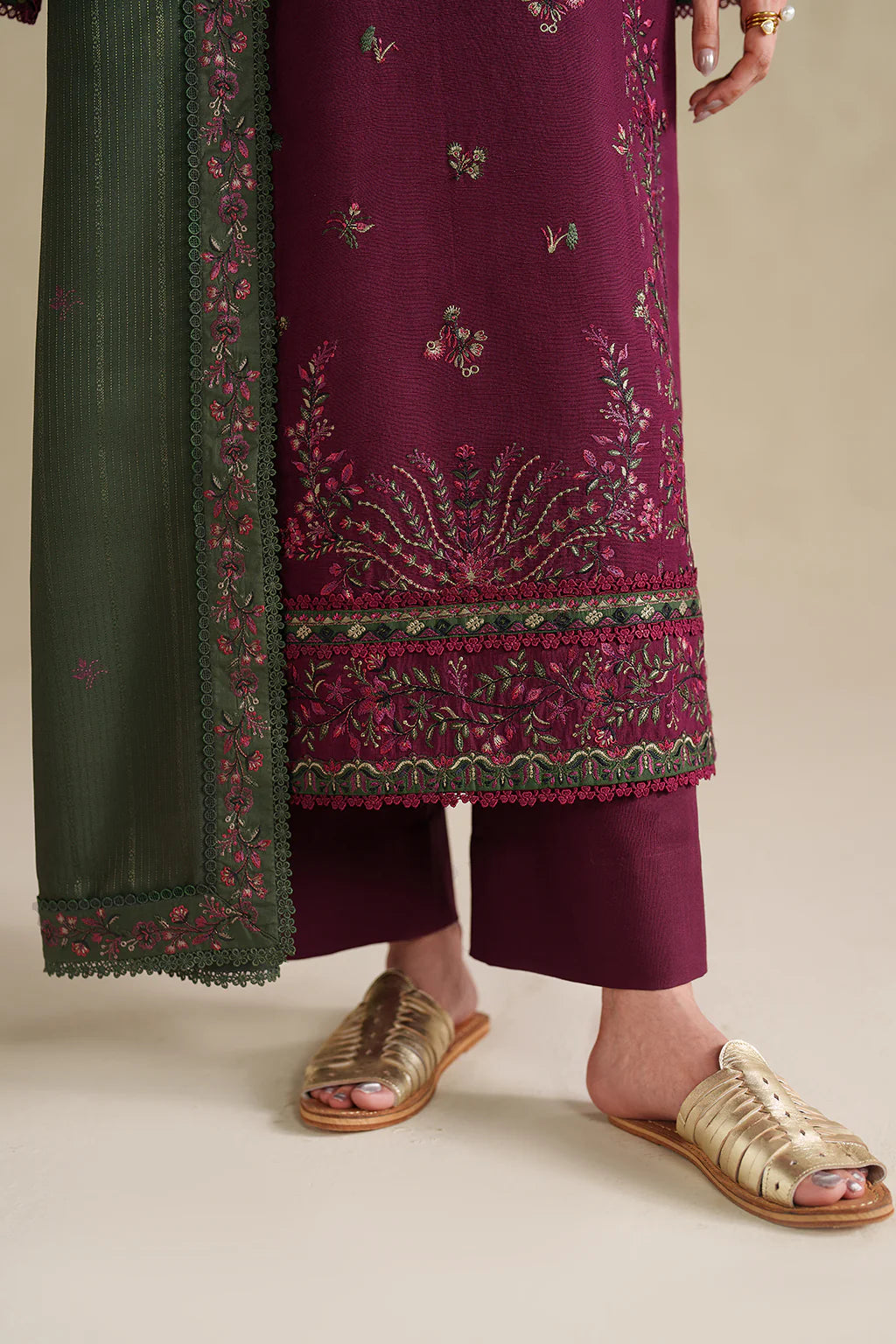 IZ 2705-3 Piece Unstitched Embroidered Lawn Suit