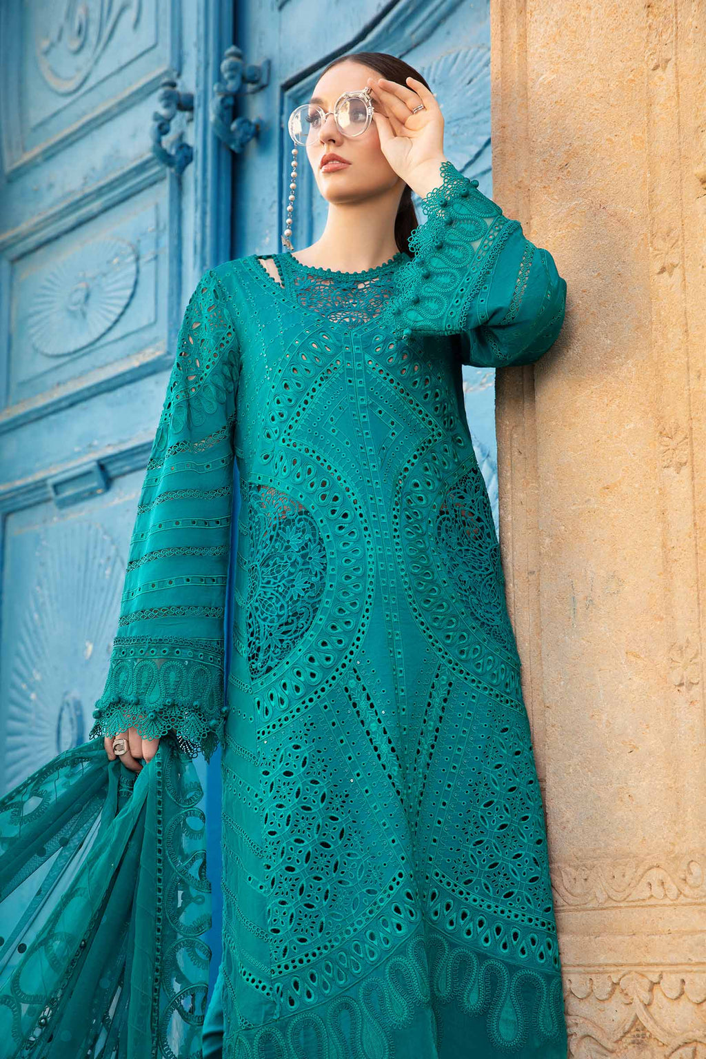 MB 2595-3Pc Embroidered Lawn Shirt with Embroidered Bamber Chiffon Dupatta