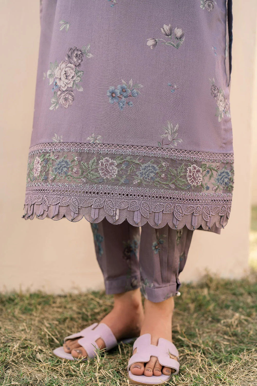 BQ 210-3 Pcs All Over Digital Printed Suit with Lawn Printed Dupatta + Extra Patches