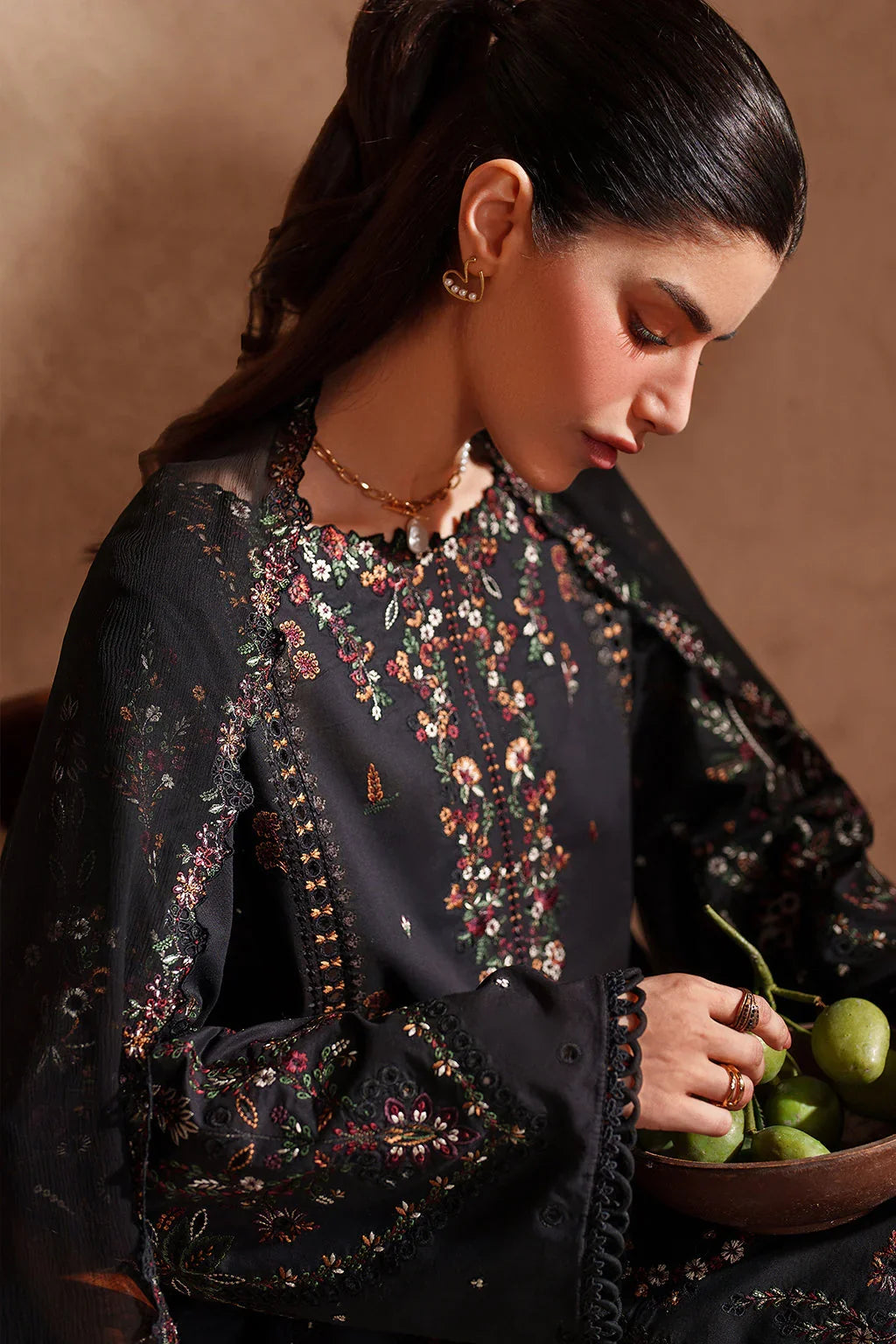 IZ 2870-3 Piece Unstitched Embroidered Lawn Suit